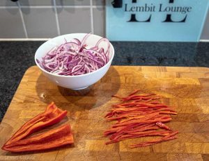 teriyaki marinated beef in salad leaves LCHF