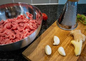 teriyaki marinated beef in salad leaves LCHF