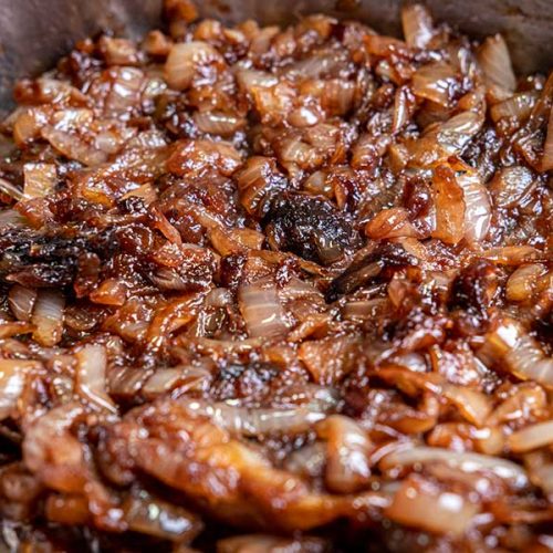 Candy-sweet caramelized onions red wine