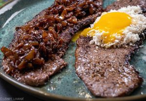 Minute Steak with yolk and horseradish